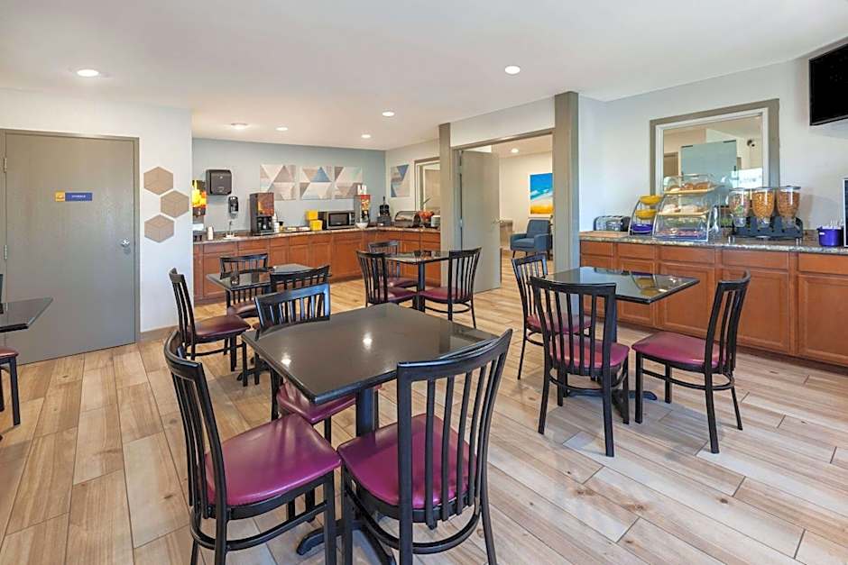 Days Inn by Wyndham Racine/Sturtevant