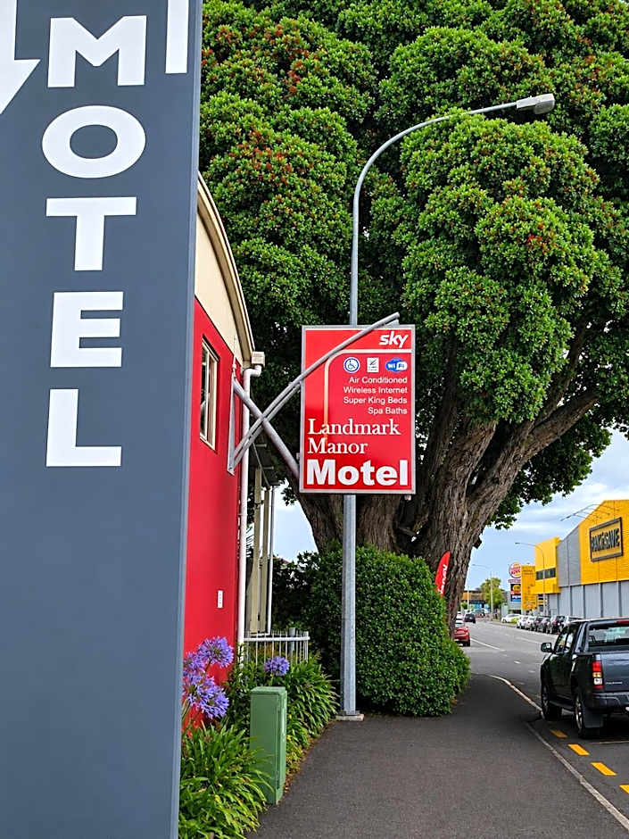 Landmark Manor Motel