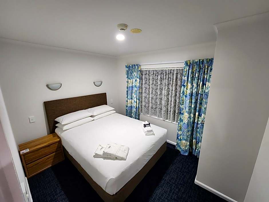 Botany Palms Motel