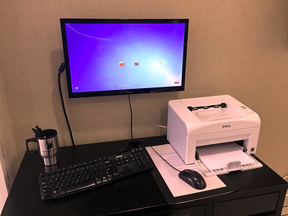 Super 8 by Wyndham Madison East