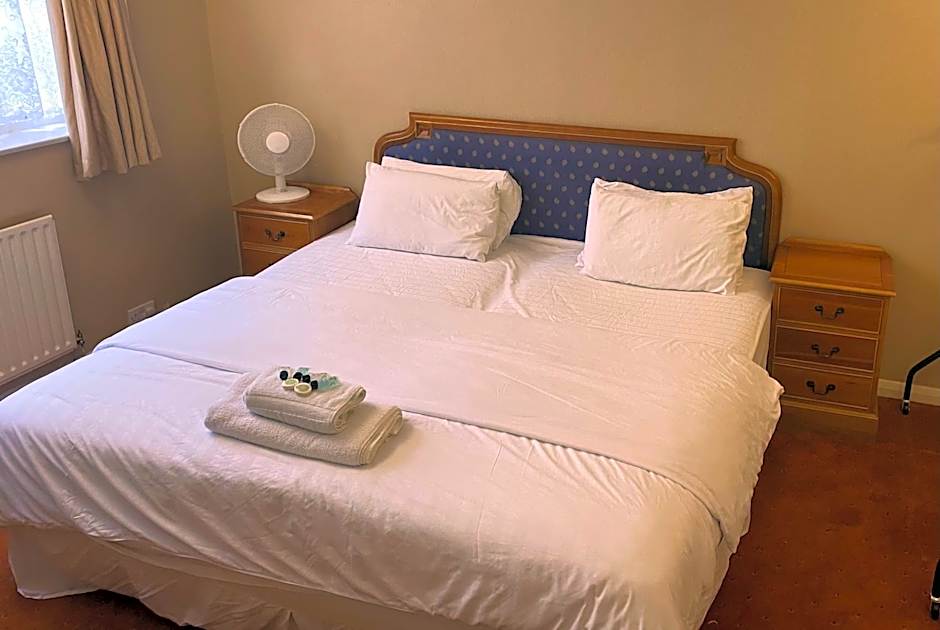 The Royal Victoria & Bull Hotel