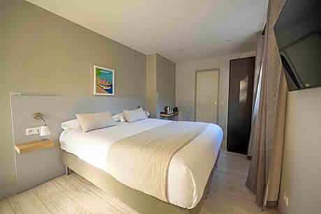 Comfort Quadruple Room - Swimming pool view