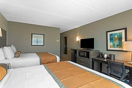 Queen Room with Two Queen Beds - Pet Friendly/Exterior Entrance/First Floor
