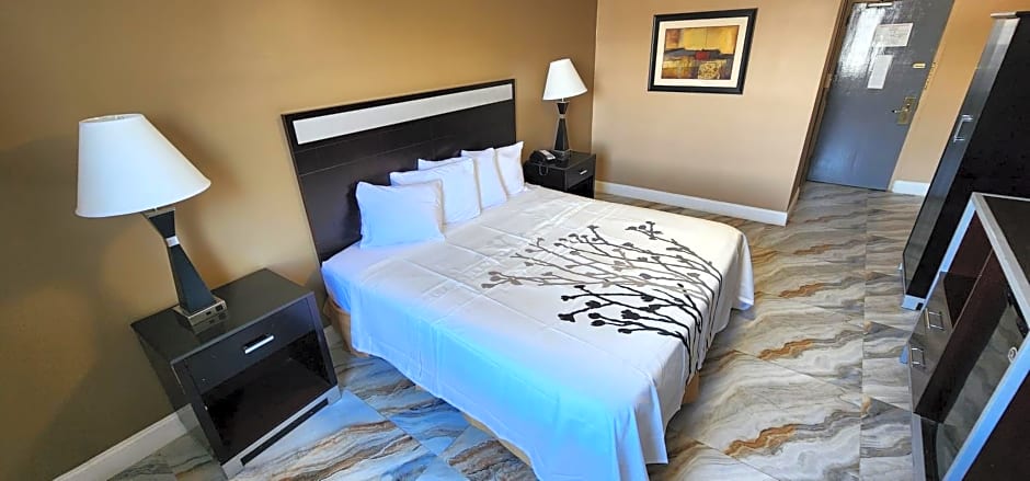 Town House Inn and Suites