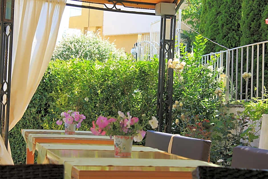 Семеен Хотел Идън