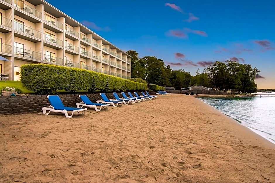 Beachfront Hotel Houghton Lake