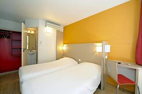 Twin Room with Shower