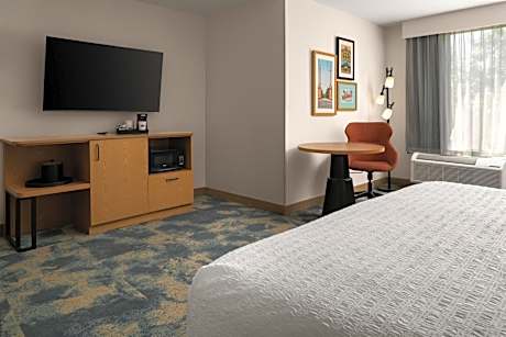 King Room with Tub - Mobility Access
