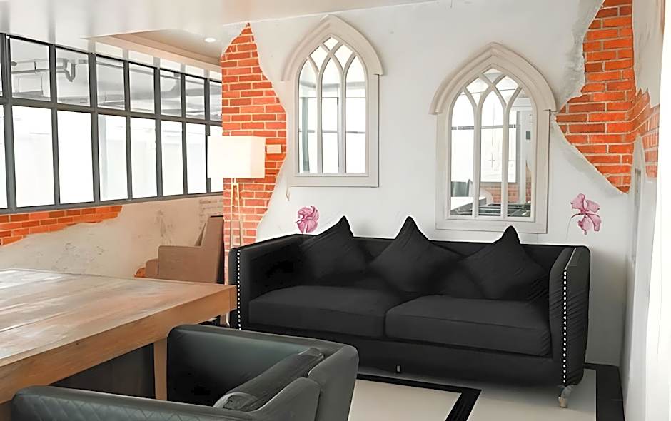 RQ Bangkok Sukhumvit 107 by Collection O