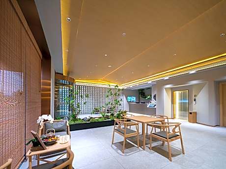 桔作酒店（郑州经开中原福塔东地铁站店）