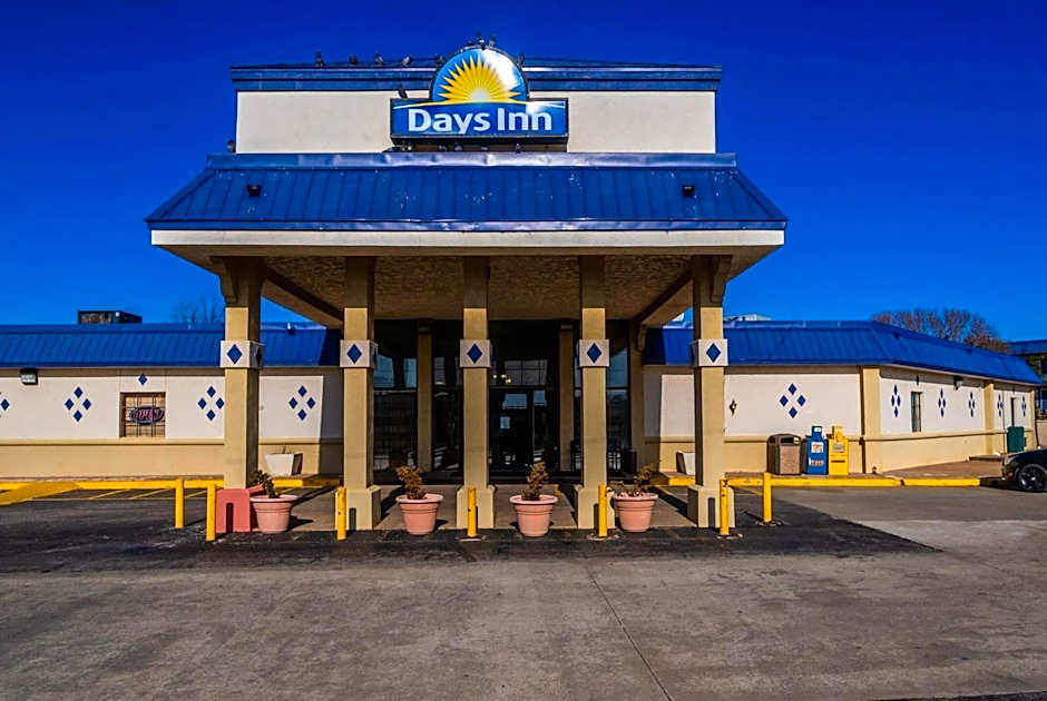 Days Inn by Wyndham Clinton