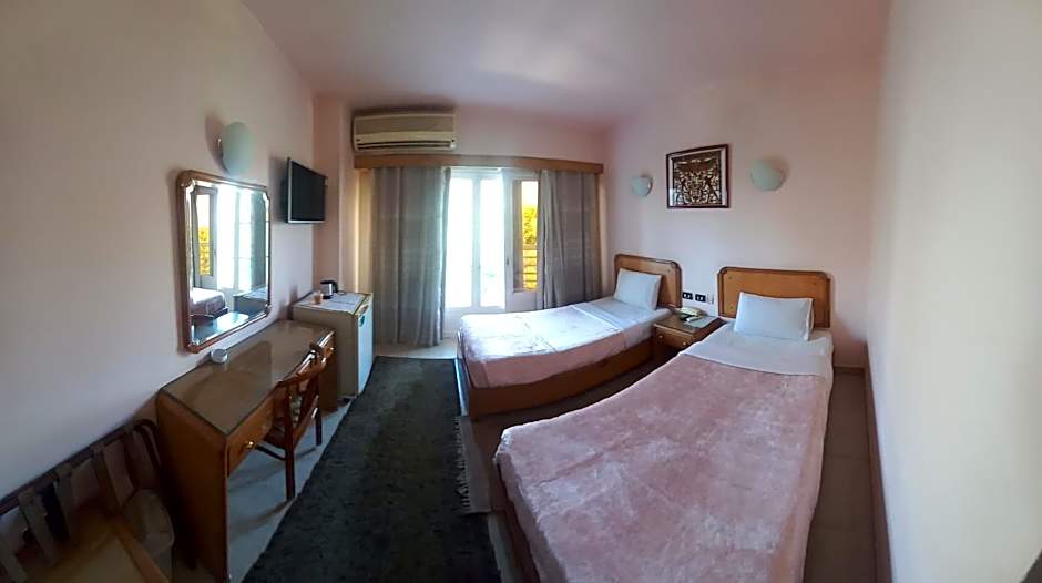 New Pola Hotel