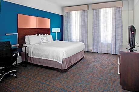 One-Bedroom King Suite with Sofa Bed - Hearing Accessible