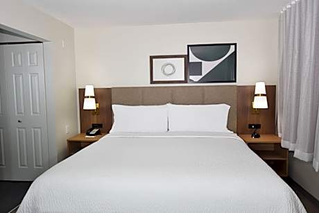 1 King 1 Bedroom Suite