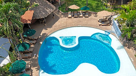1 King Standard Pool View