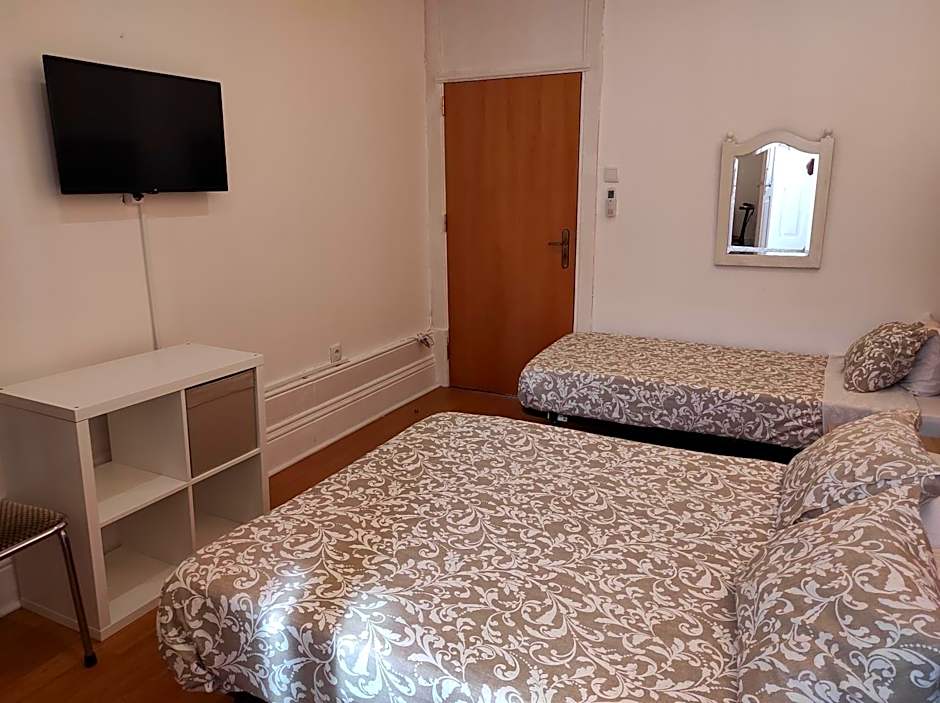 Lira Guest House B&B