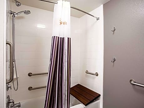 1 King Bed, Mobility Accessible Room, Non-Smoking