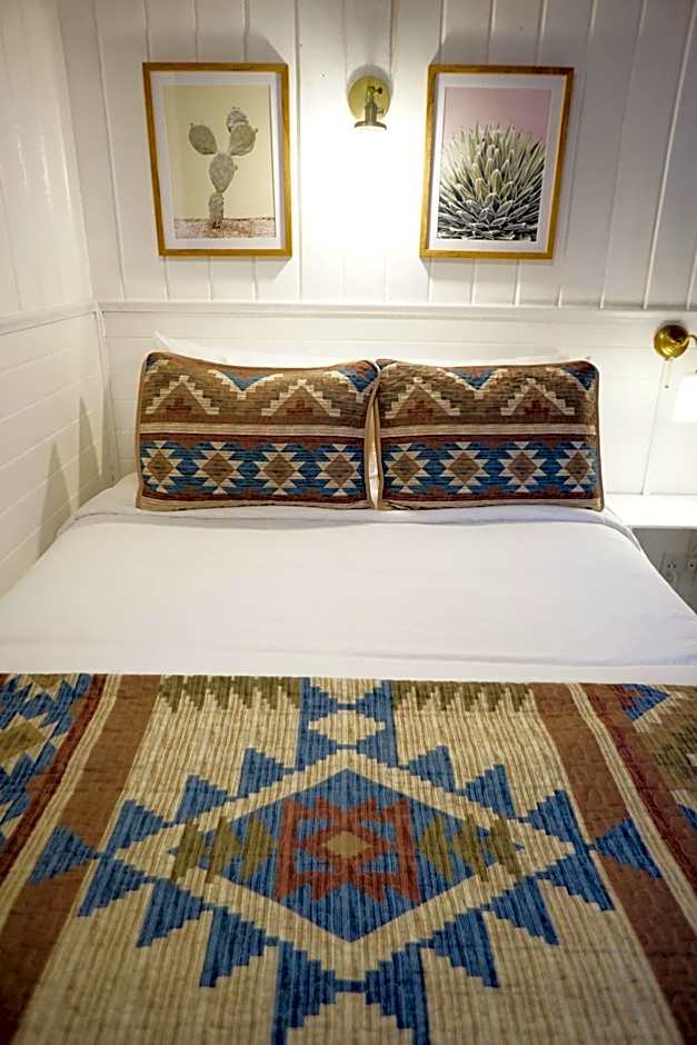 Shaver Lake Village Hotel
