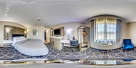 1 Queen Bed Nonsmoking Accessible