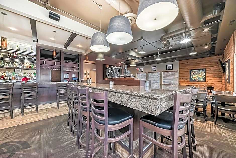 Stony Plain Inn & Suites