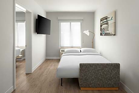 1 Bedroom Suite, 1 Queen, Sofa bed