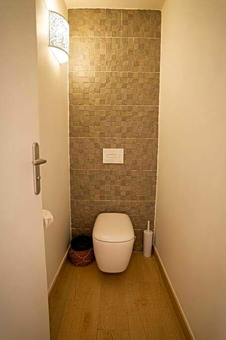 Cheerful Lemon Condo