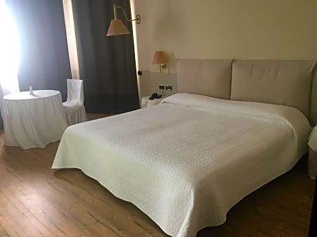 Double Room (1 Adult)