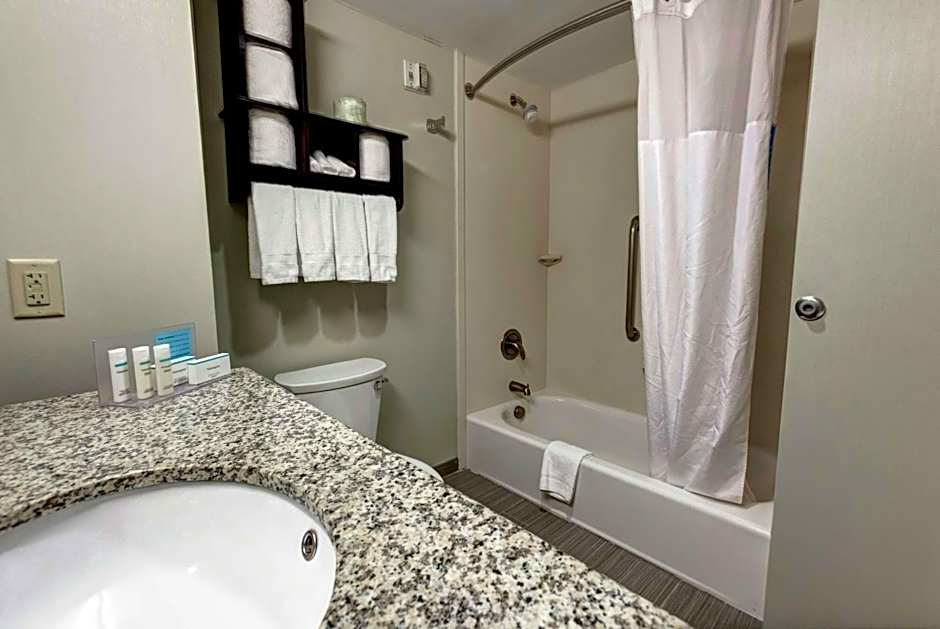 Hampton Inn By Hilton Neptune/Wall