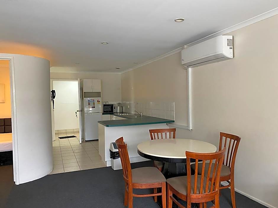 Cosmopolitan Motel & Serviced Apartments