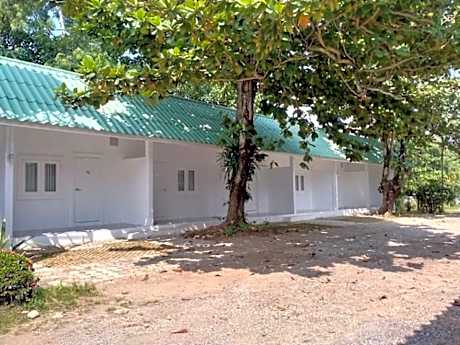 Queen Room with Garden View