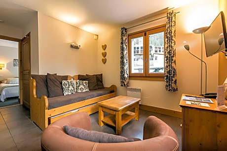 2 Bedrooms Apartment