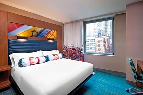 Guest room, 1 King, City view