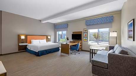 Studio King Size Bed