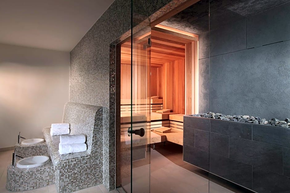 Lindner Hotel Cologne City Plaza, part of JdV by Hyatt