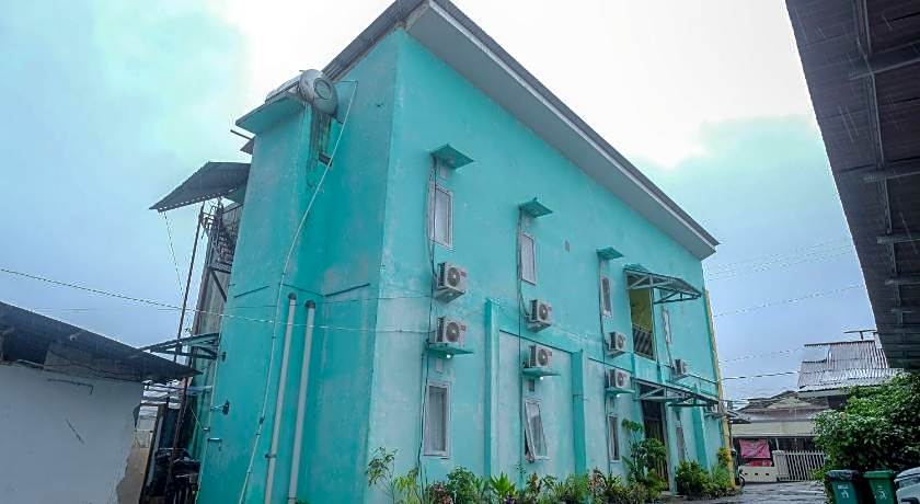 RedDoorz near Politeknik Manado