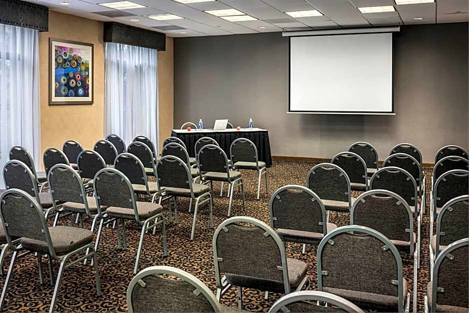 Holiday Inn Express & Suites Laurel Lakes By IHG