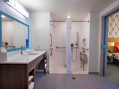 King Suite - Mobility Access/Non-Smoking