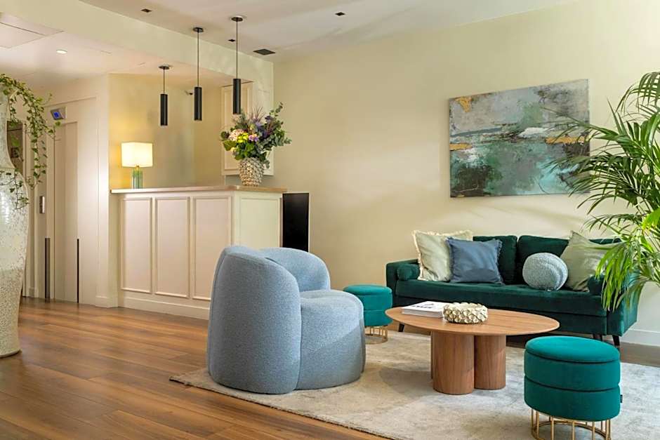 Midnight Hotel Paris