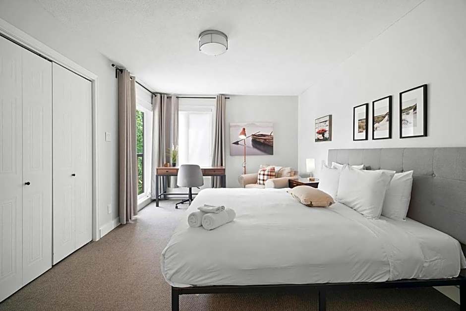 Huge 3 Bedroom Condo with a View