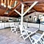 Moonshine Hotel & Suites