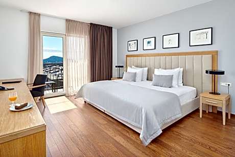 Superior Double or Twin Room with Balcony and Sea View