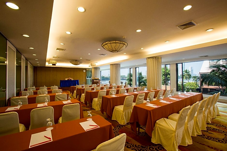 Ramada Plaza by Wyndham Bangkok Menam Riverside