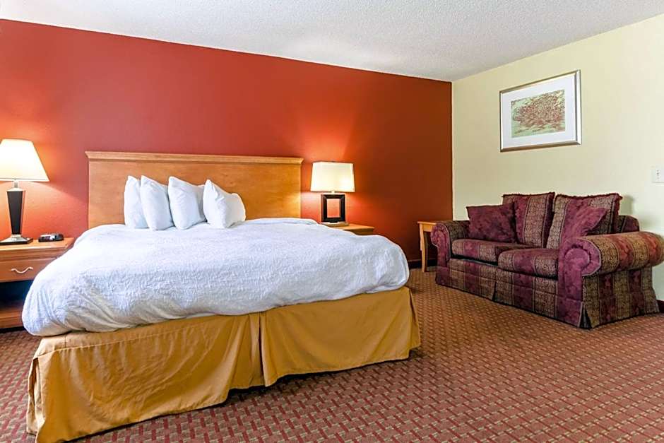 Rodeway Inn & Suites Jacksonville near Camp Lejeune