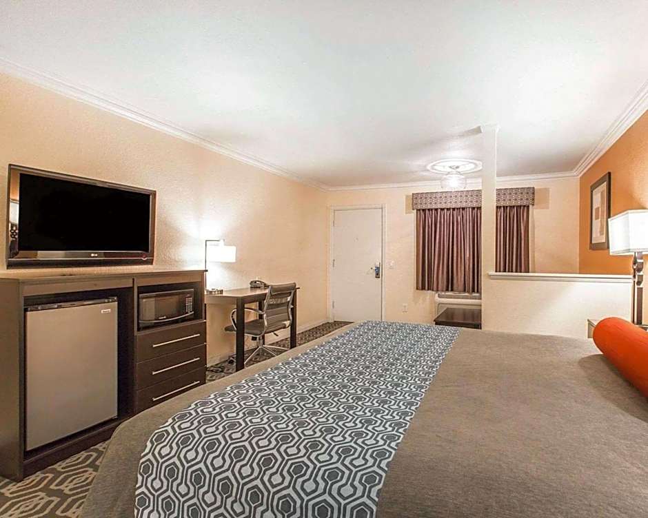 Rodeway Inn & Suites Colton-Riverside