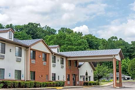 Super 8 by Wyndham Coshocton Roscoe Village