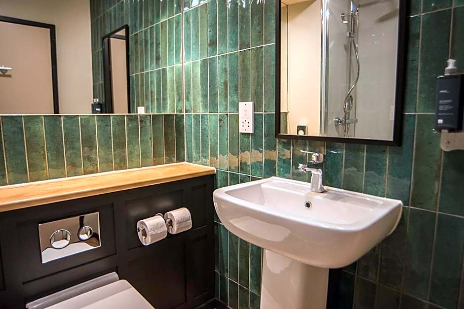 Cat & Lion Country Pub and Hotel