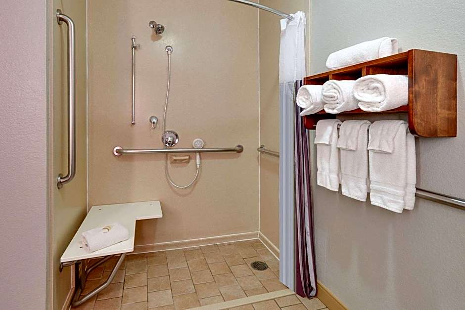 La Quinta Inn & Suites by Wyndham Dallas Love Field