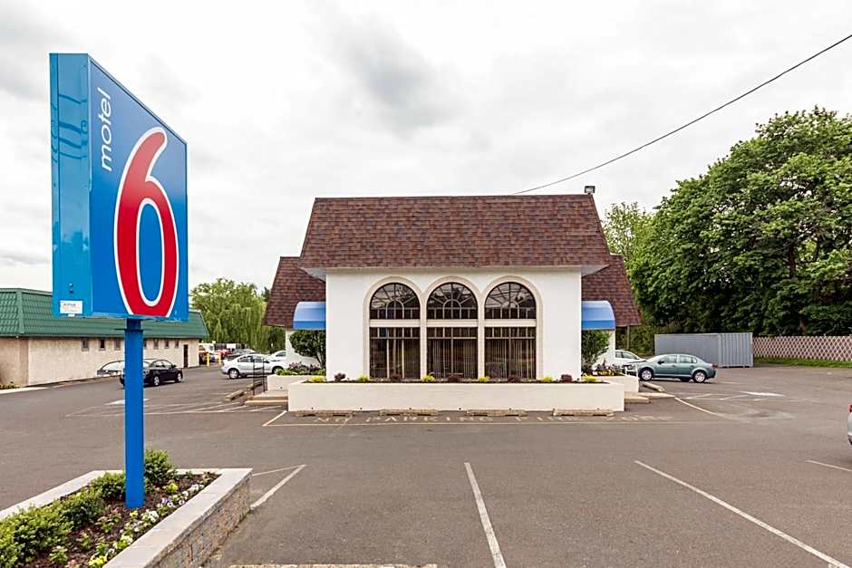 Motel 6-Warminster, PA