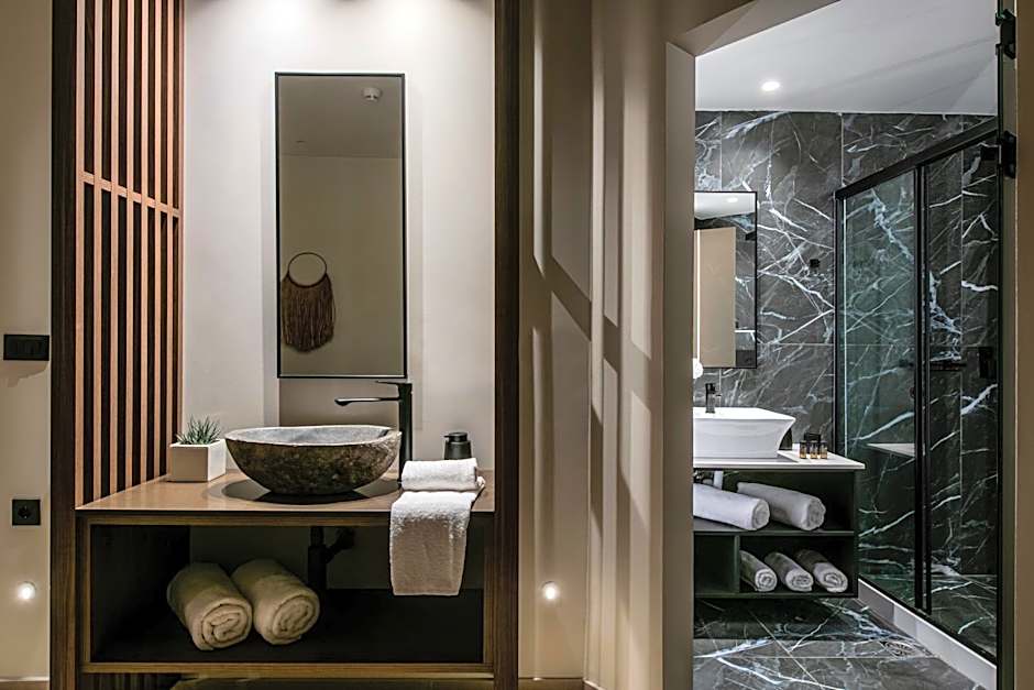 Everest Apartments and Suites