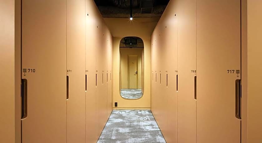 9h nine hours woman Shinjuku